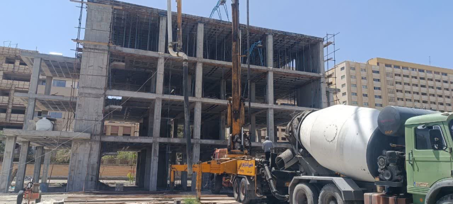 اتمام بتن ریزی آخرین سقف  مرکز در حال احداث، خدمات جامع سلامت زنده یاد دکتر لاجوردی (مطهری)