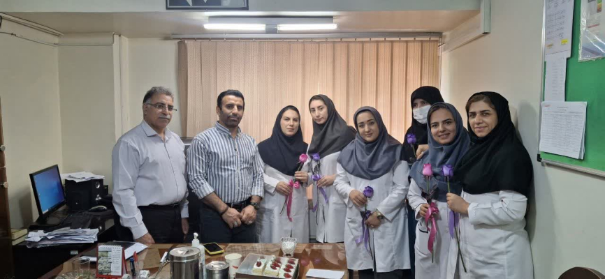 قدر دانی  از کارشناسان ماما مرکز خدمات جامع سلامت شهید نواب صفوی توسط مسئول امور اداری و ریاست مرکز     