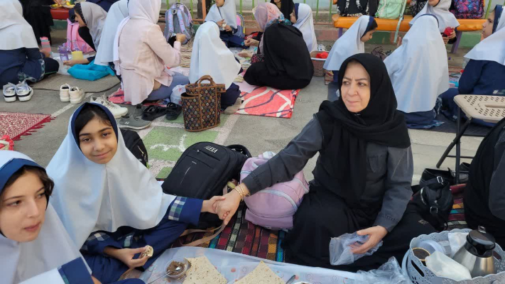 ✅برگزاری برنامه «صبحانه دورهمی با نوه» همزمان با روز جهانی سالمند و قلب در دبستان کوثر ۲
