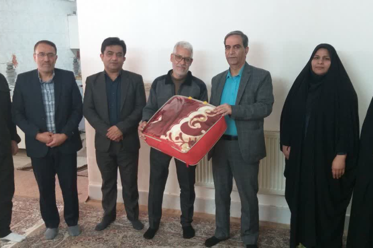 ✅حضور مدیریت و معاون پشتیبانی مرکز بهداشت شماره یک اصفهان در منزل جانباز ۷۰ درصد دفاع مقدس