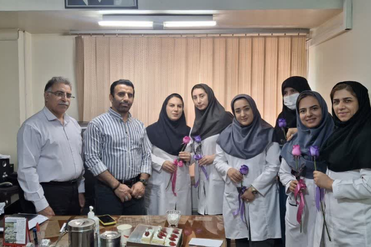 قدر دانی  از کارشناسان ماما مرکز خدمات جامع سلامت شهید نواب صفوی توسط مسئول امور اداری و ریاست مرکز     