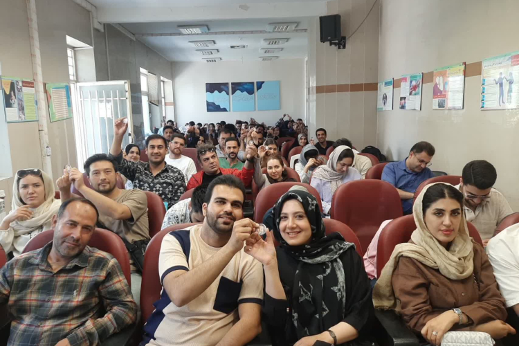 🔰اهدا بج مگنتی با طرح کودک به زوجین مراجعه کننده به مرکز هنگام ازدواج ابن سینا